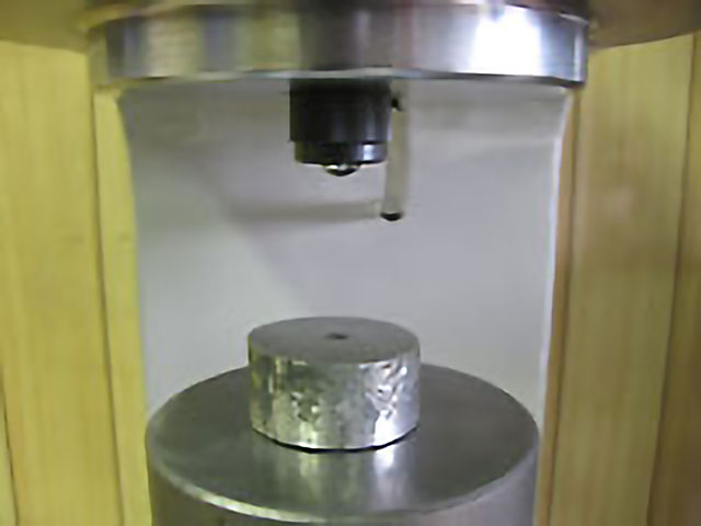 ブリネル硬度計